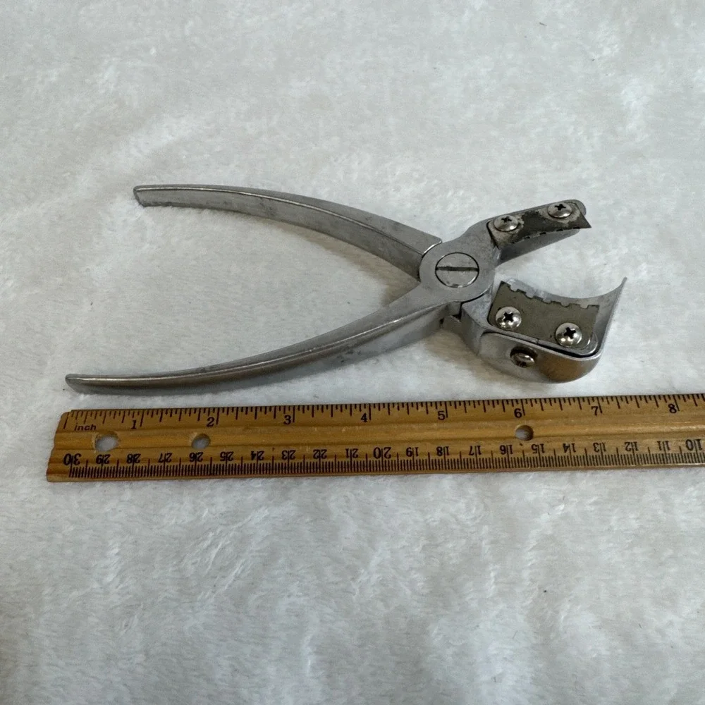 Vintage YORK style aluminum‎ nut Cracker sheller with fixed shield 7.25